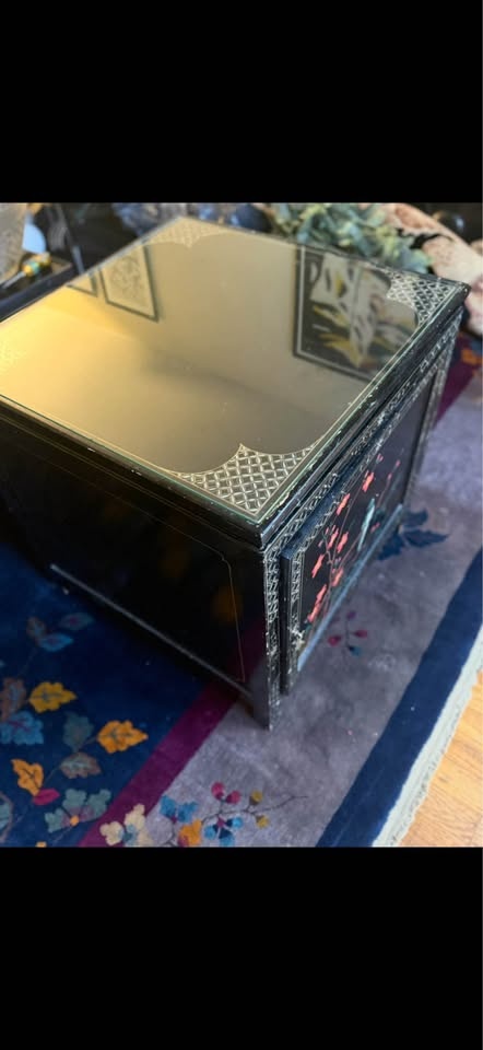 Hand Painted Chinoiserie Sofa Cabinet - photo 2