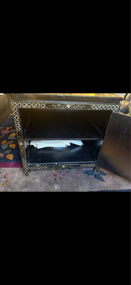 Hand Painted Chinoiserie Sofa Cabinet - photo 3
