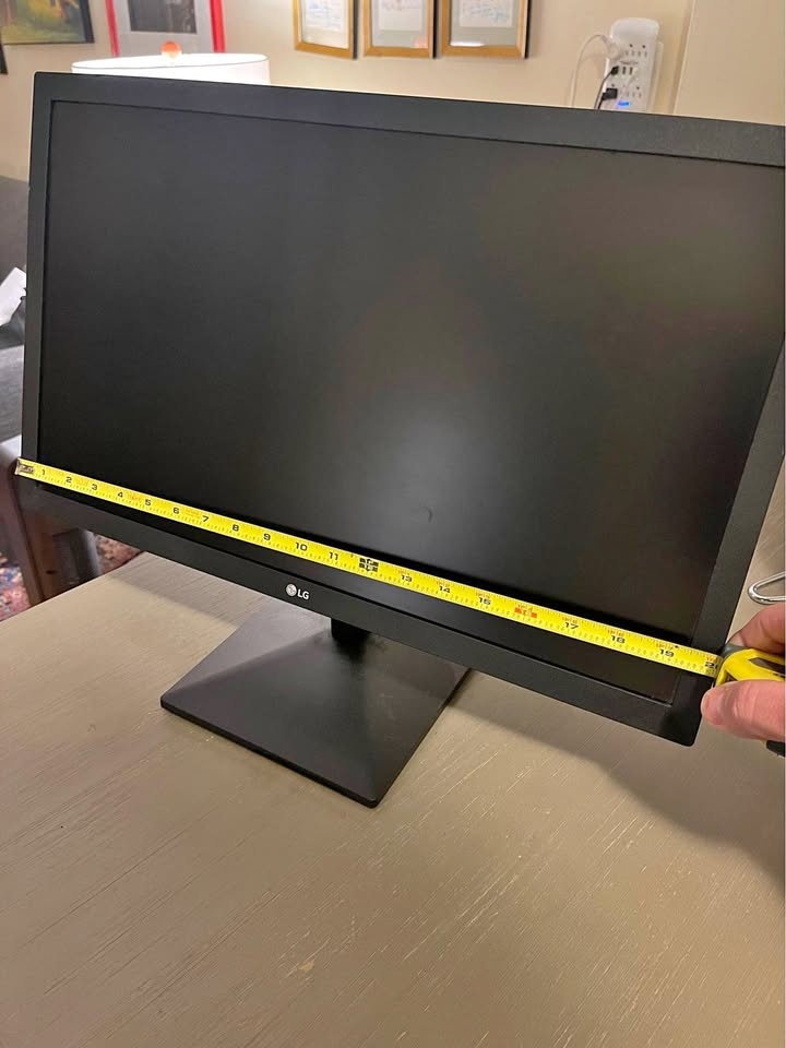LG MN430M LCD Monitor 22 Inch