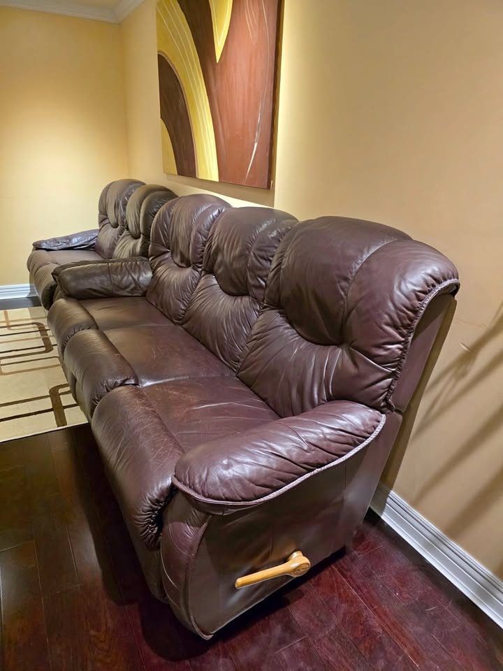 La-Z-Boy Recliner Sofa Set + Coffee Table