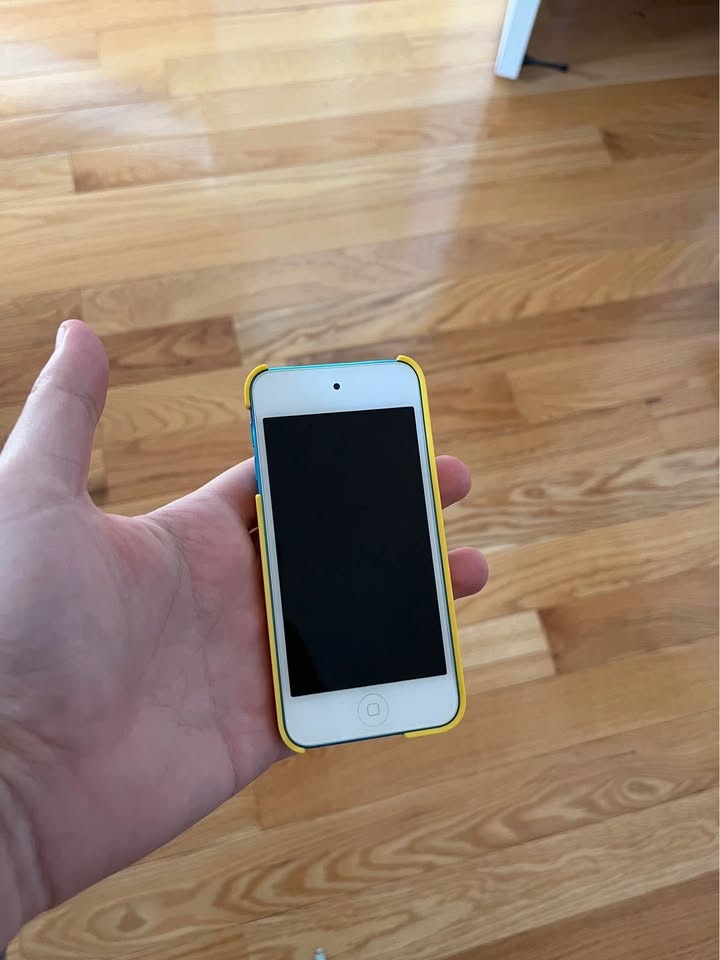 iPod Touch (5th Generation) - photo 4