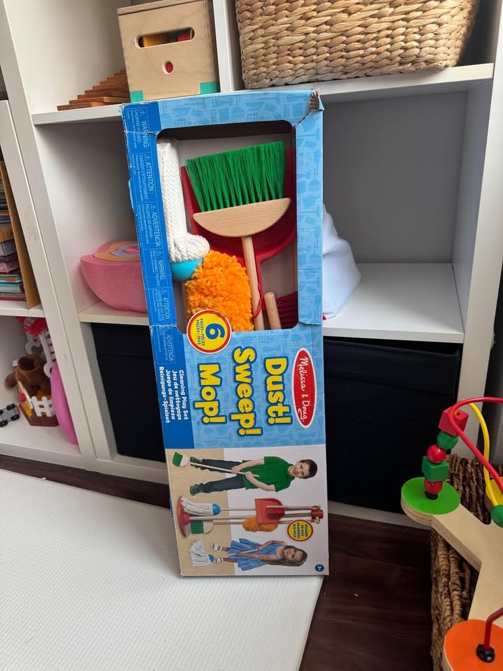 BNIB Melissa & Doug Dust! Sweep! Mop! Cleaning Play Set - photo 5