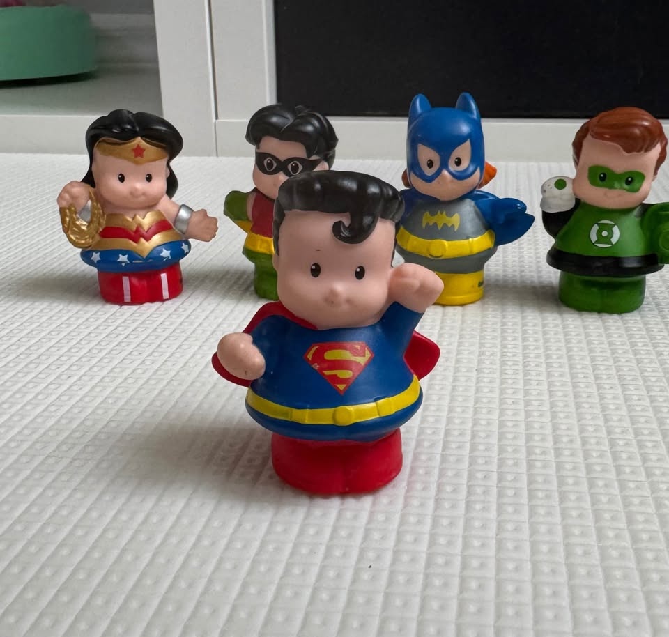 Fisher-Price Little People DC Super Friends Figures - photo 3
