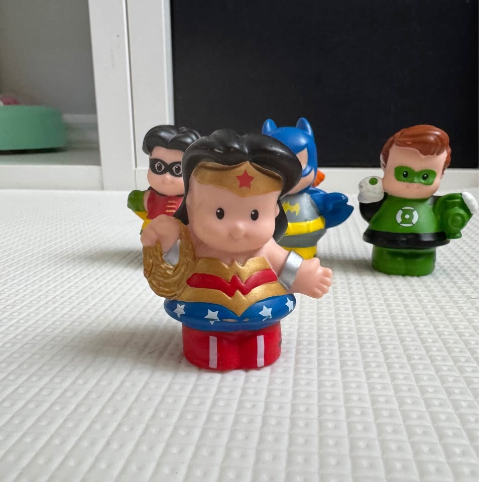 Fisher-Price Little People DC Super Friends Figures - photo 4