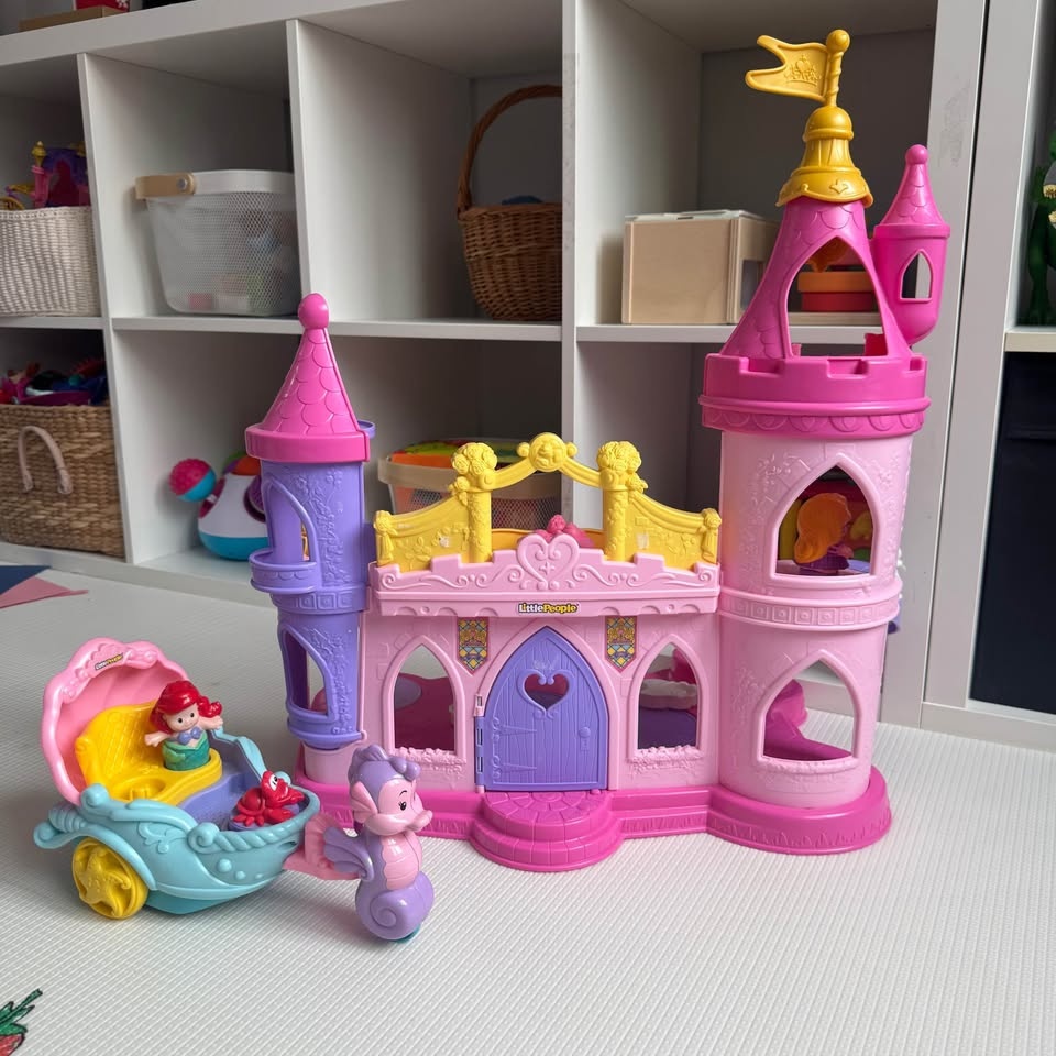 Fisher-Price Little People Disney Princess Castle w/ Ariel’s Car - photo 2