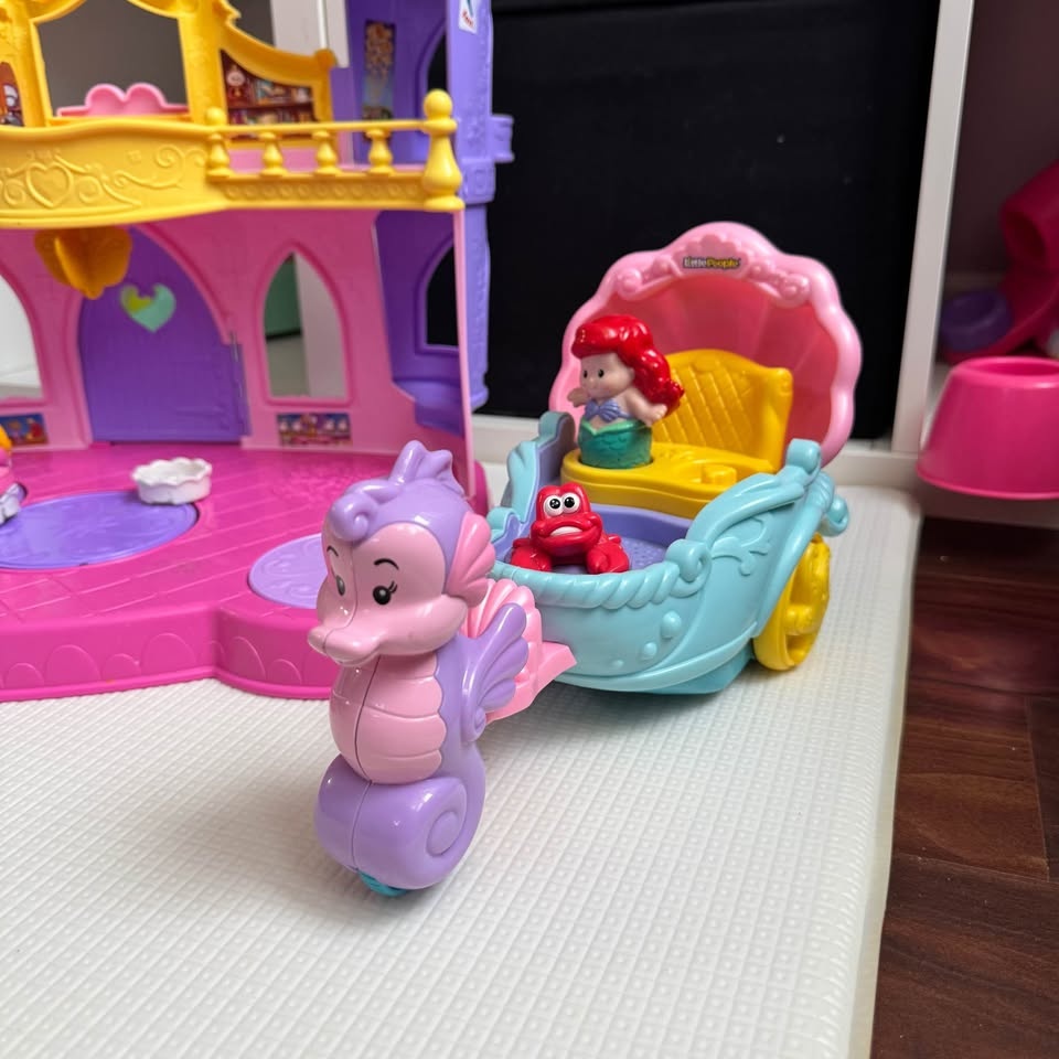 Fisher-Price Little People Disney Princess Castle w/ Ariel’s Car - photo 3