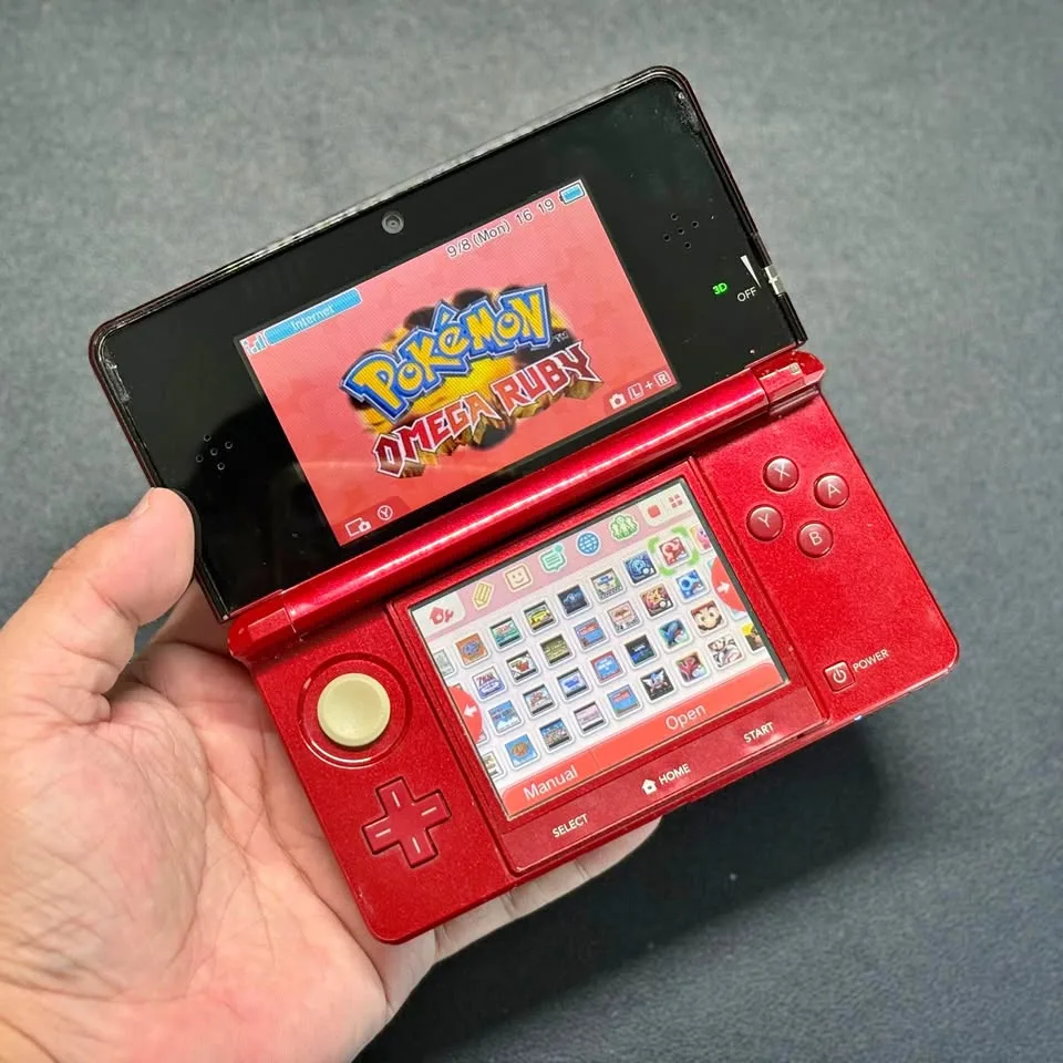 Nintendo 3DS - Red (Fully Modded, 64GB) thumbnail