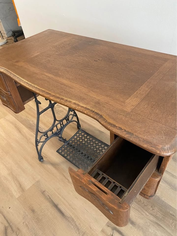 Antique white sewing machine table - photo 2