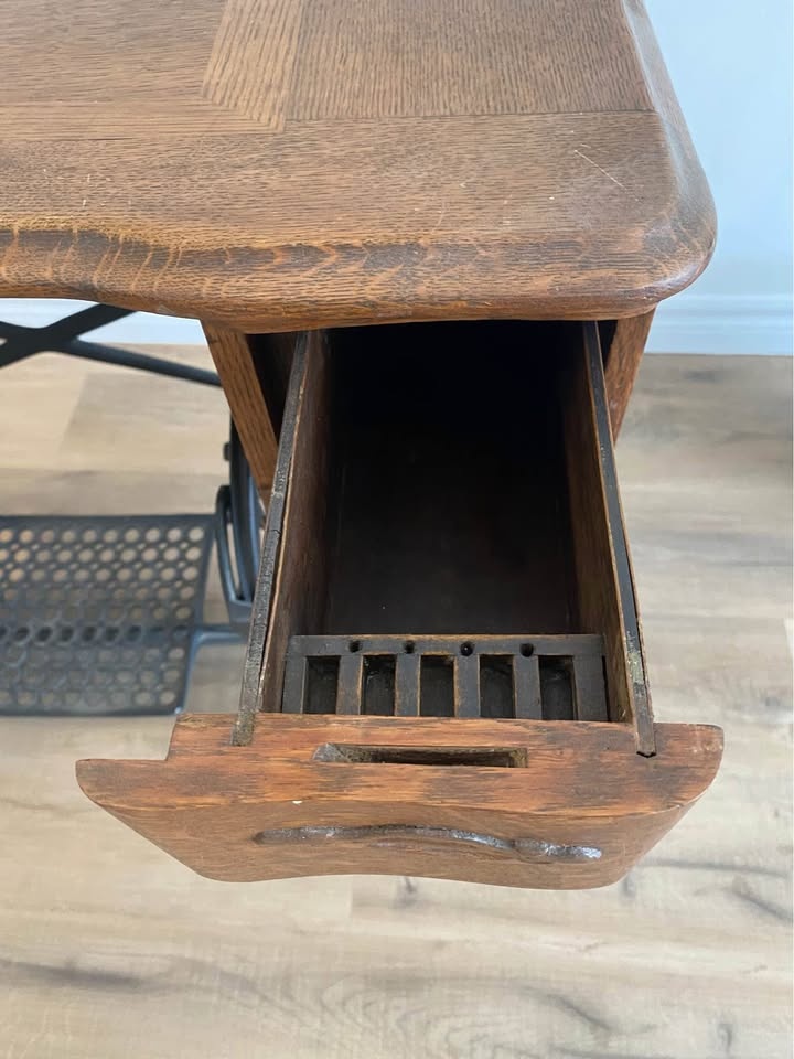 Antique white sewing machine table - photo 3