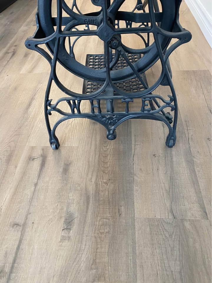 Antique white sewing machine table - photo 4