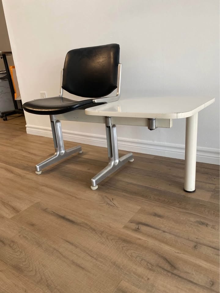 Castelli single chair with side table - photo 2