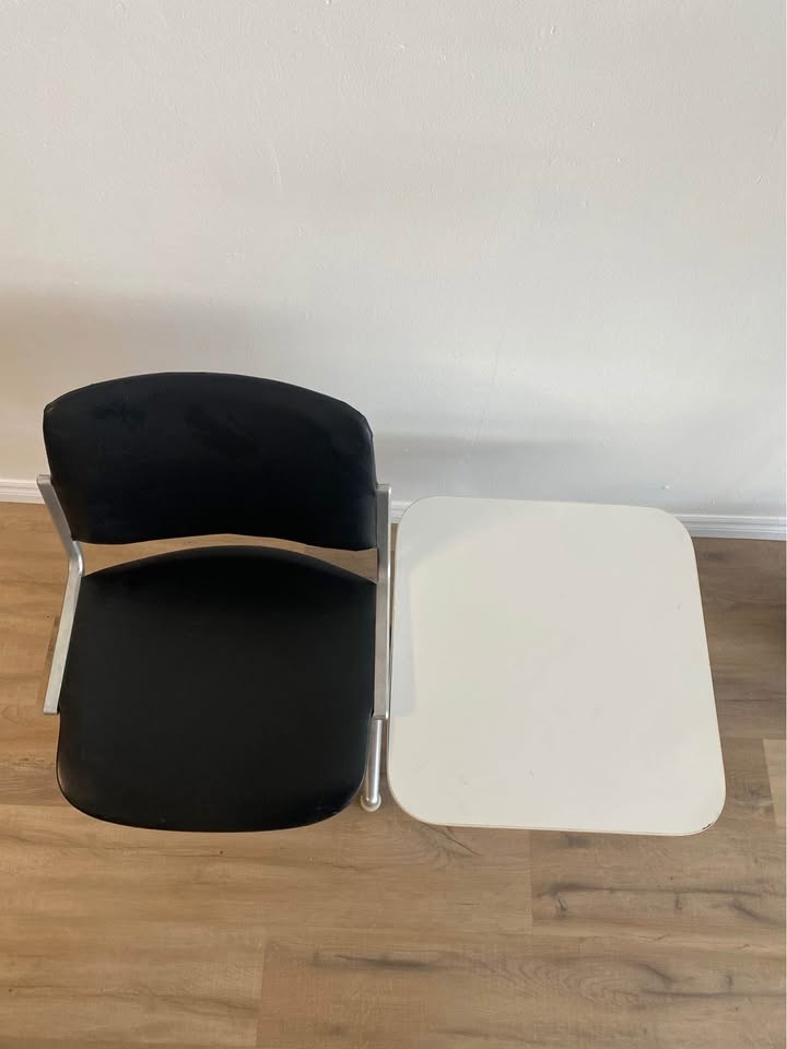 Castelli single chair with side table - photo 3