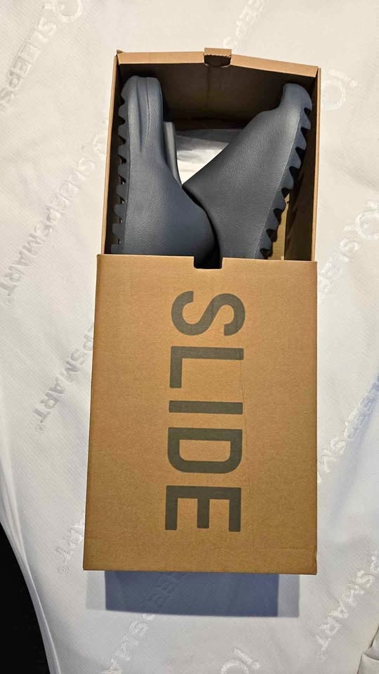Adidas Yeezy Slide