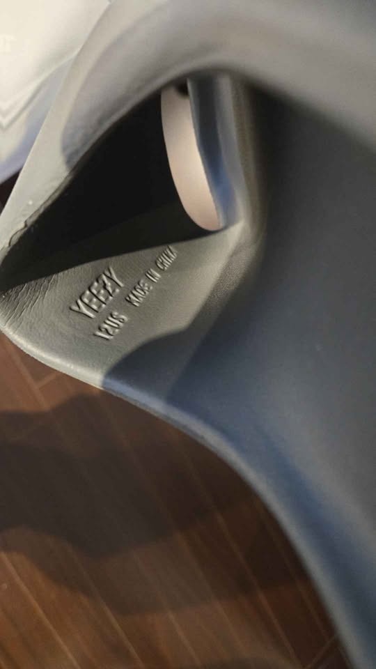 Adidas Yeezy Slide - photo 2