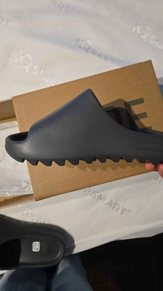 Adidas Yeezy Slide - photo 3