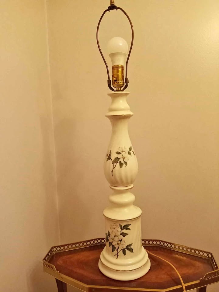 Vintage Victorian Style Porcelain Lamp