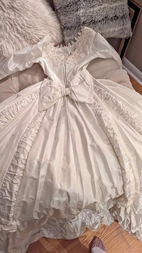 Lovely Handmade Vintage Silk & Beaded Lace Wedding Dress thumbnail