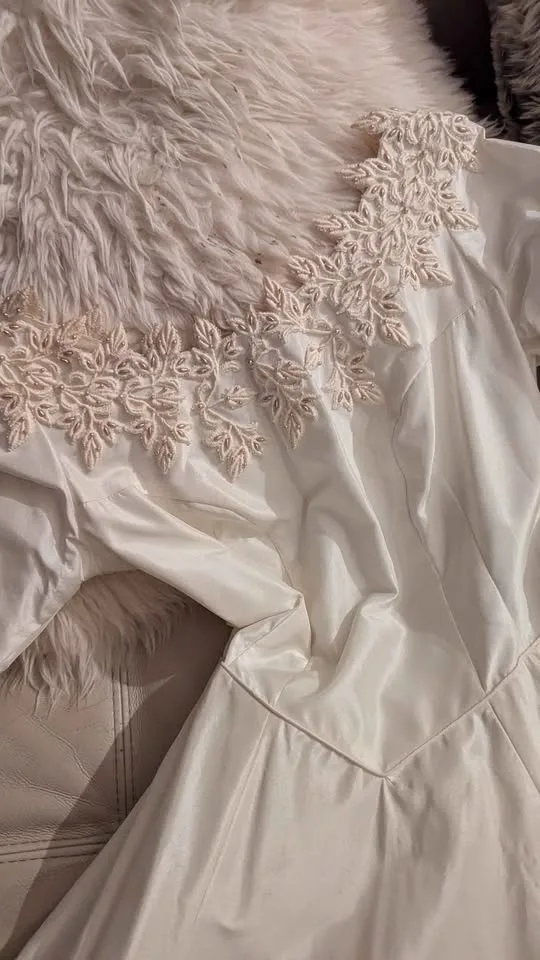 Lovely Handmade Vintage Silk & Beaded Lace Wedding Dress image indicator(3)