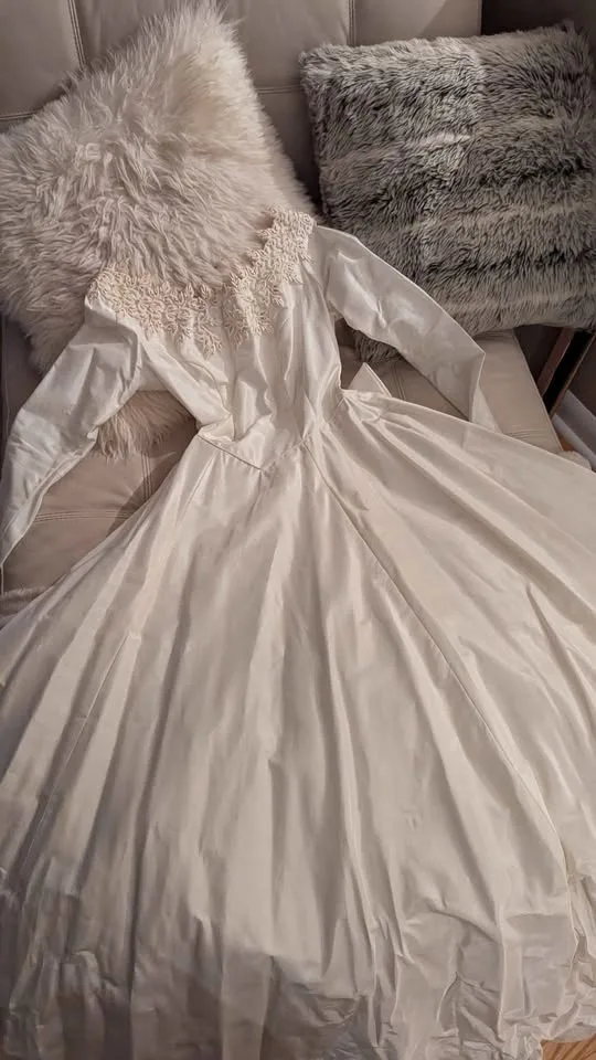 Lovely Handmade Vintage Silk & Beaded Lace Wedding Dress image indicator(4)