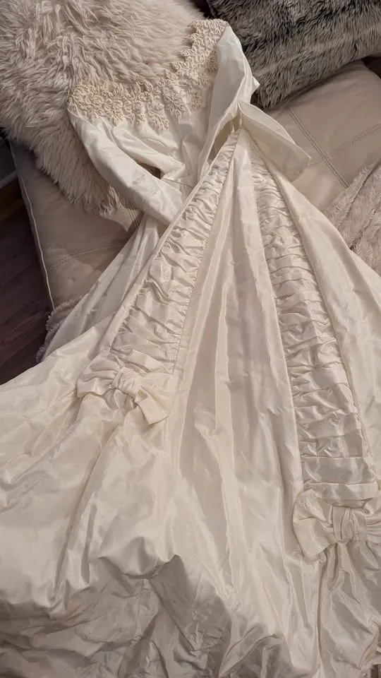 Lovely Handmade Vintage Silk & Beaded Lace Wedding Dress image indicator(6)