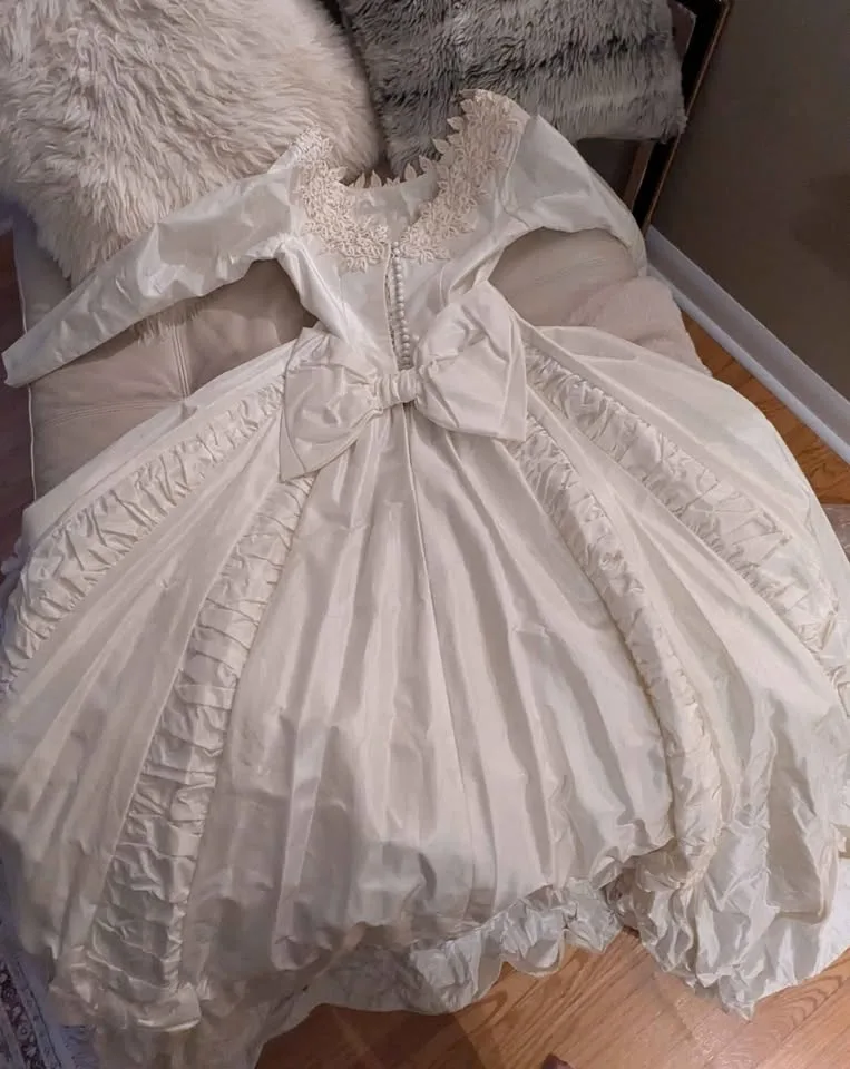 Lovely Handmade Vintage Silk & Beaded Lace Wedding Dress image indicator(10)