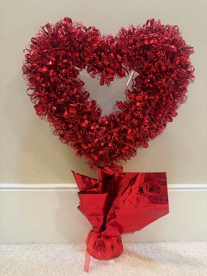 Valentine’s Day Tinsel Heart Topiary - photo 2