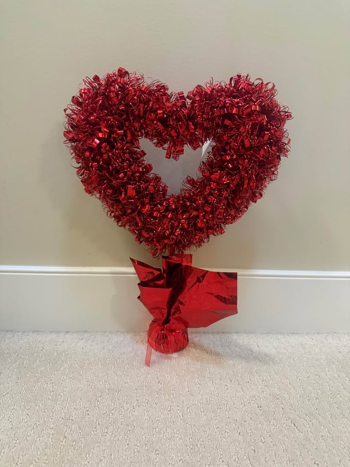 Valentine’s Day Tinsel Heart Topiary - photo 4