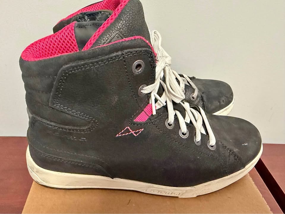 Women’s Motorcycle Forma Swift X Fit Boots Size 6