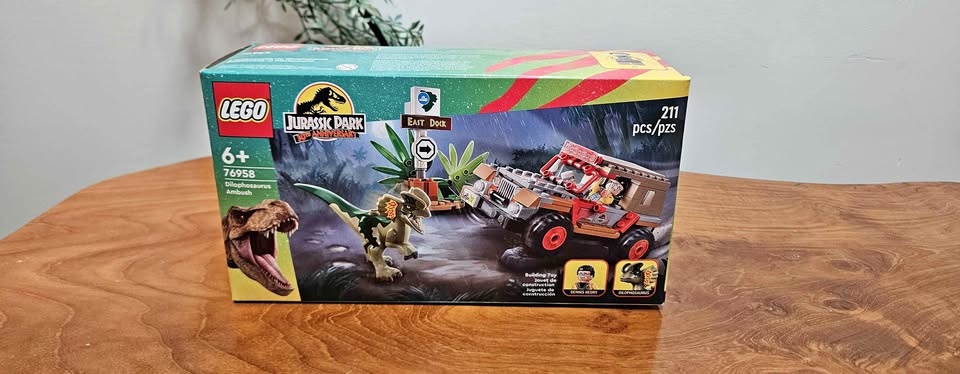 Lego Dilophosaurus Ambush