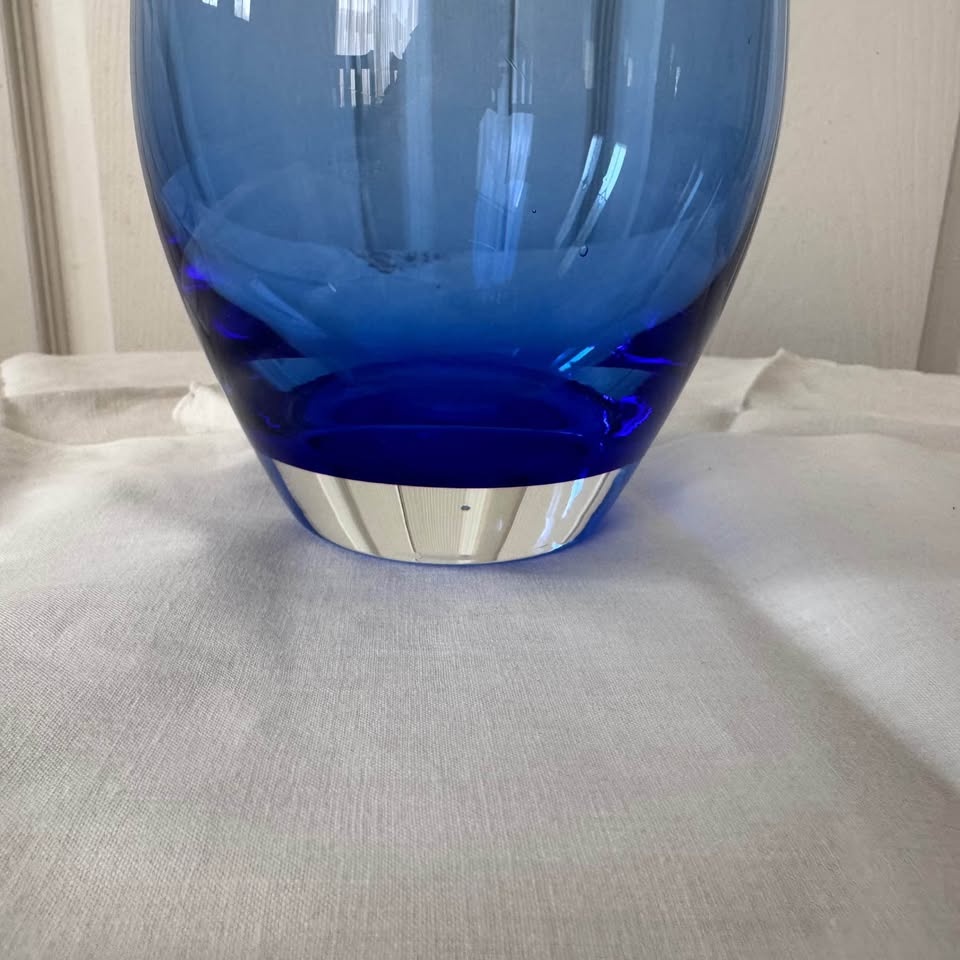 Vintage blue art glass vase - photo 3