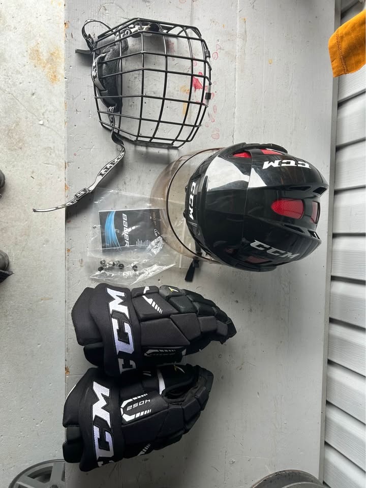 BRAND NEW Hockey gloves and helmet - photo 2