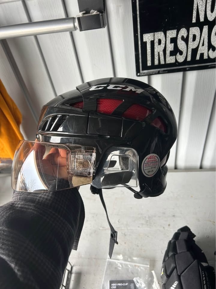 BRAND NEW Hockey gloves and helmet - photo 3