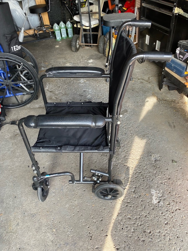 Transporter Wheelchair $15 - photo 2
