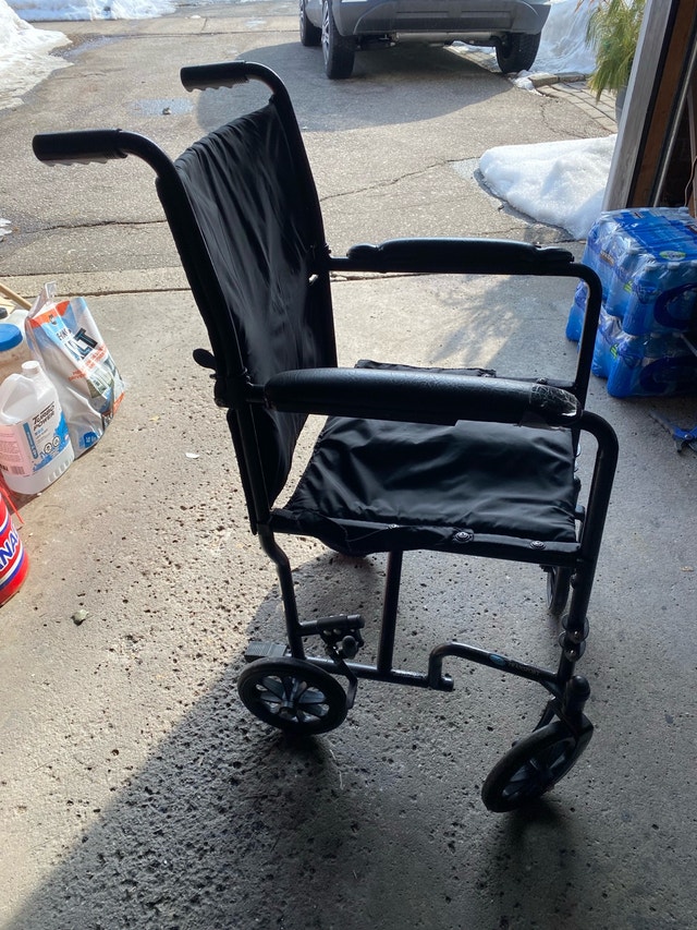 Transporter Wheelchair $15 - photo 3