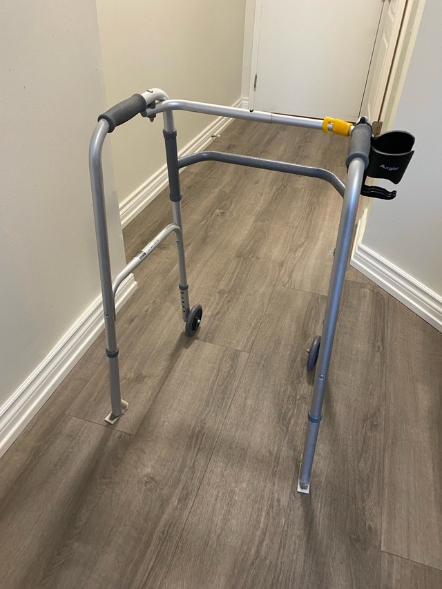Walker with cup holder $15