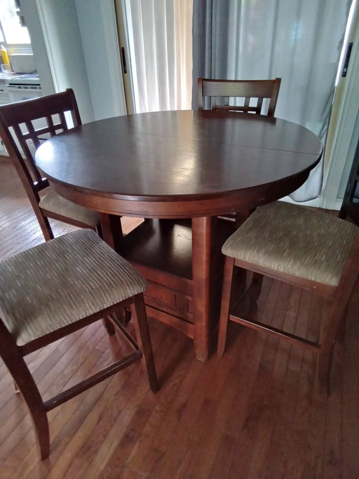 Pub style table