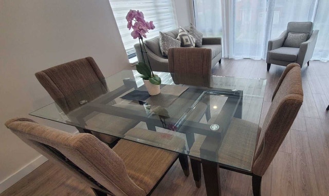 ** Dining Room Set 8 x4 Glass Table WITH 4 CHAIRS