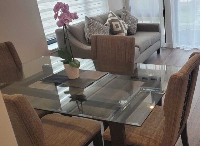 ** Dining Room Set 8 x4 Glass Table WITH 4 CHAIRS - photo 2