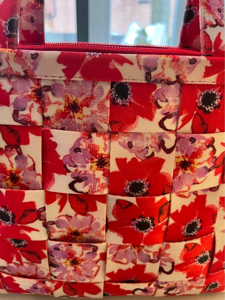 Rare Harvey’s Seatbelt Purse Limited Edition Artist Series - photo 2