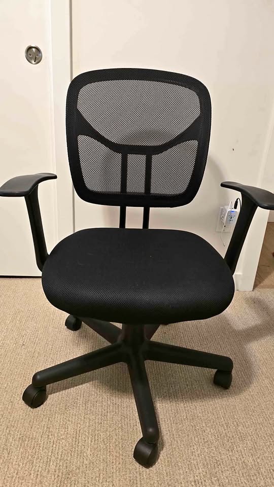 Amazon Basics Office Chair - Mesh Back, Swivels - Black