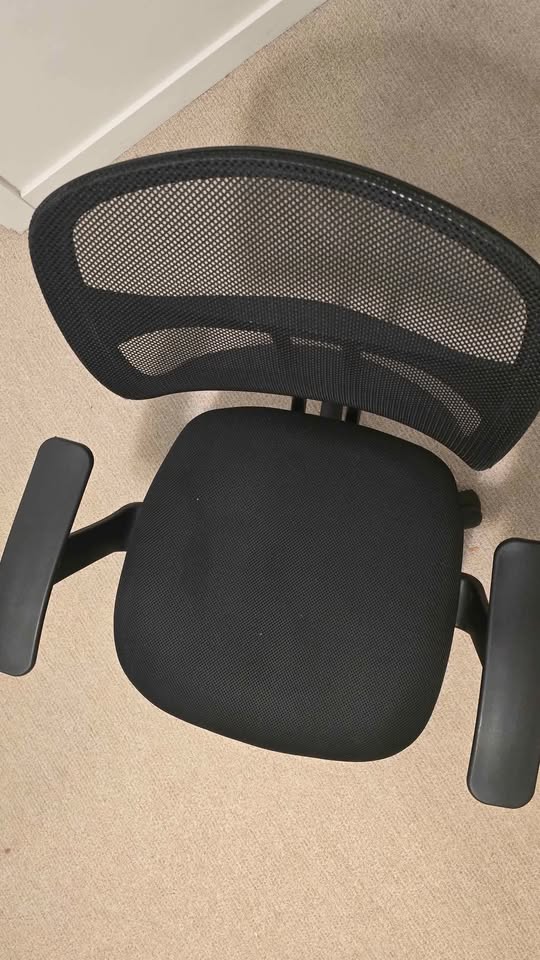 Amazon Basics Office Chair - Mesh Back, Swivels - Black - photo 4