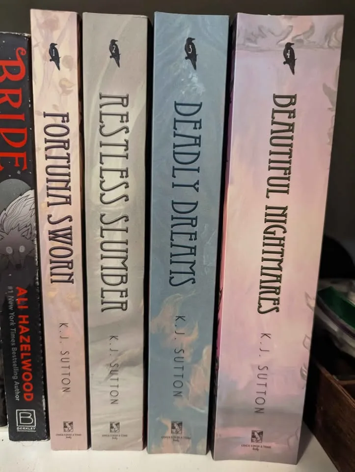 Fortuna Sworn series image indicator(3)