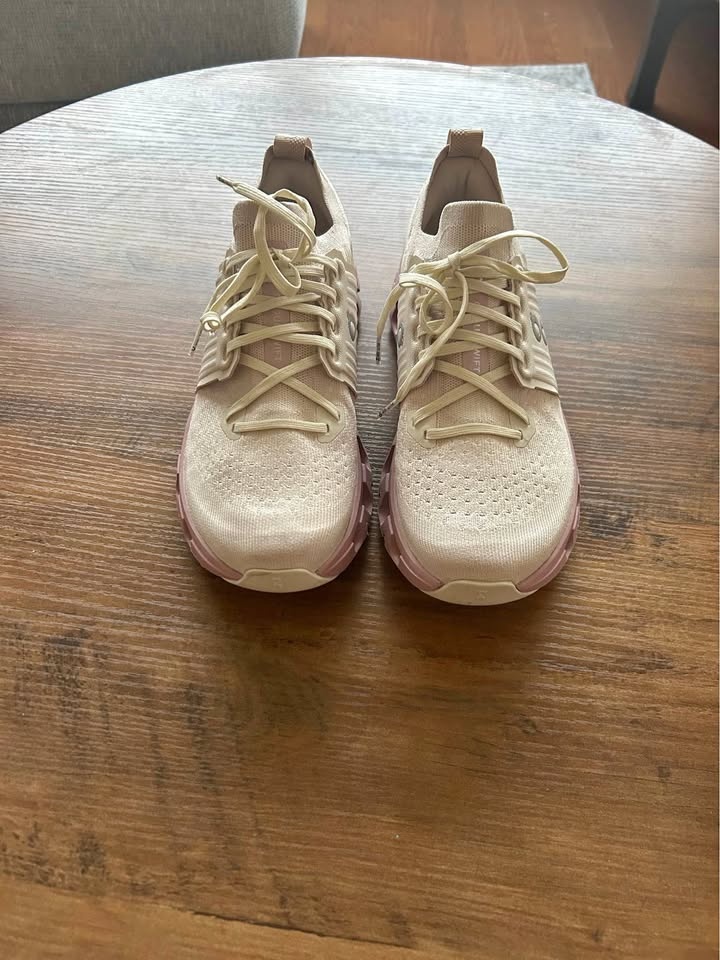 Women’s Running Shoes- Cloudswift 4