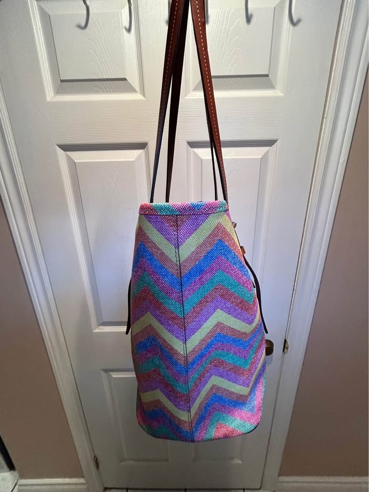 Dooney and Burke Claremont Chevron Dover Large Tote - photo 3