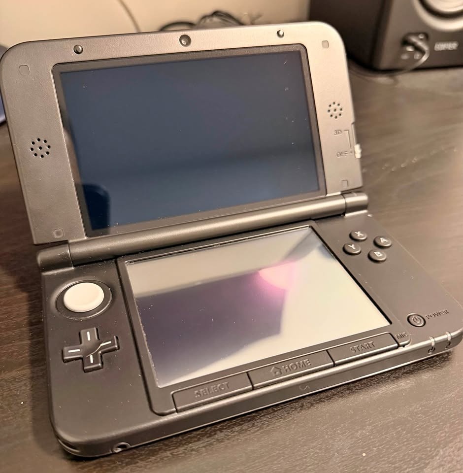 Nintendo Black 3DS XL Modded $260 & Extra Battery