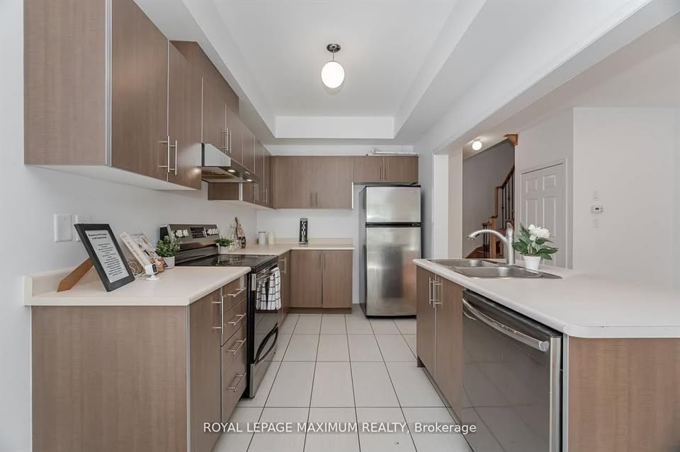 3 Beds 3 Baths House - photo 2