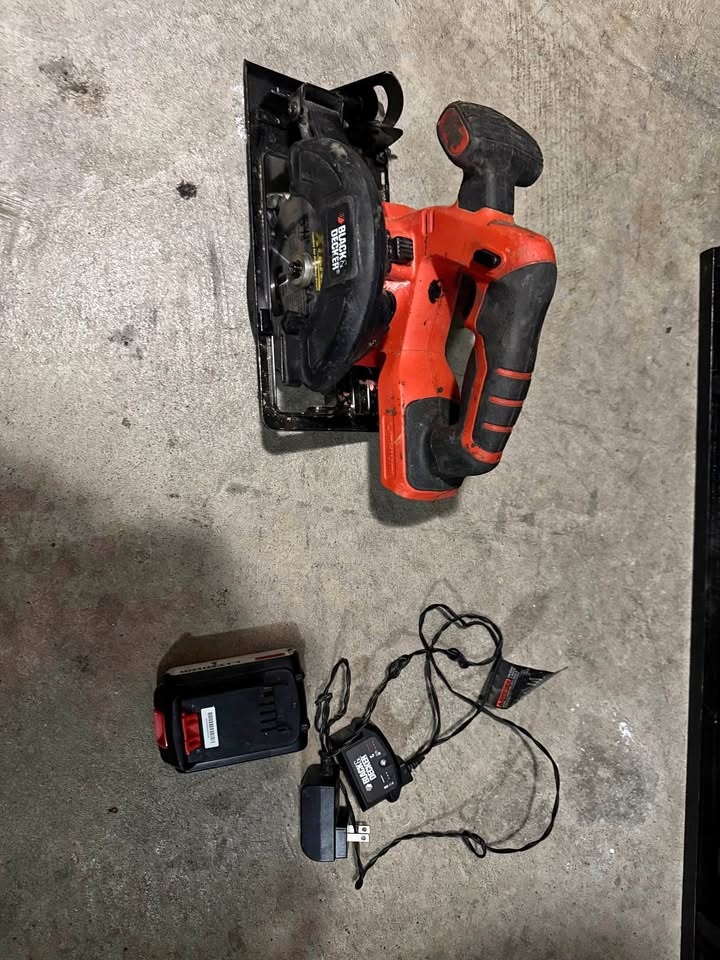 Black + Decker 5 1/4” Skill Saw