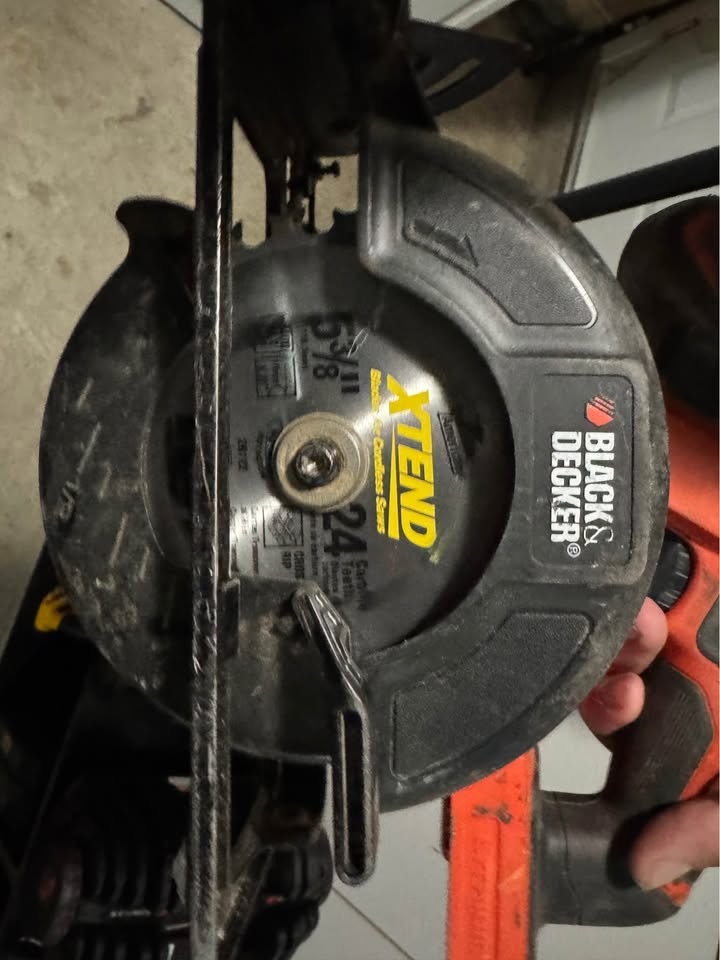 Black + Decker 5 1/4” Skill Saw - photo 2
