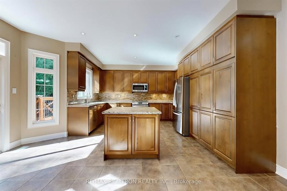 6 Beds 5 Baths House - photo 2