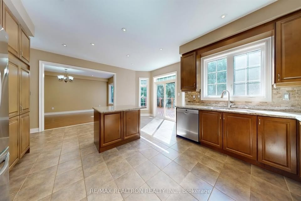 6 Beds 5 Baths House - photo 4